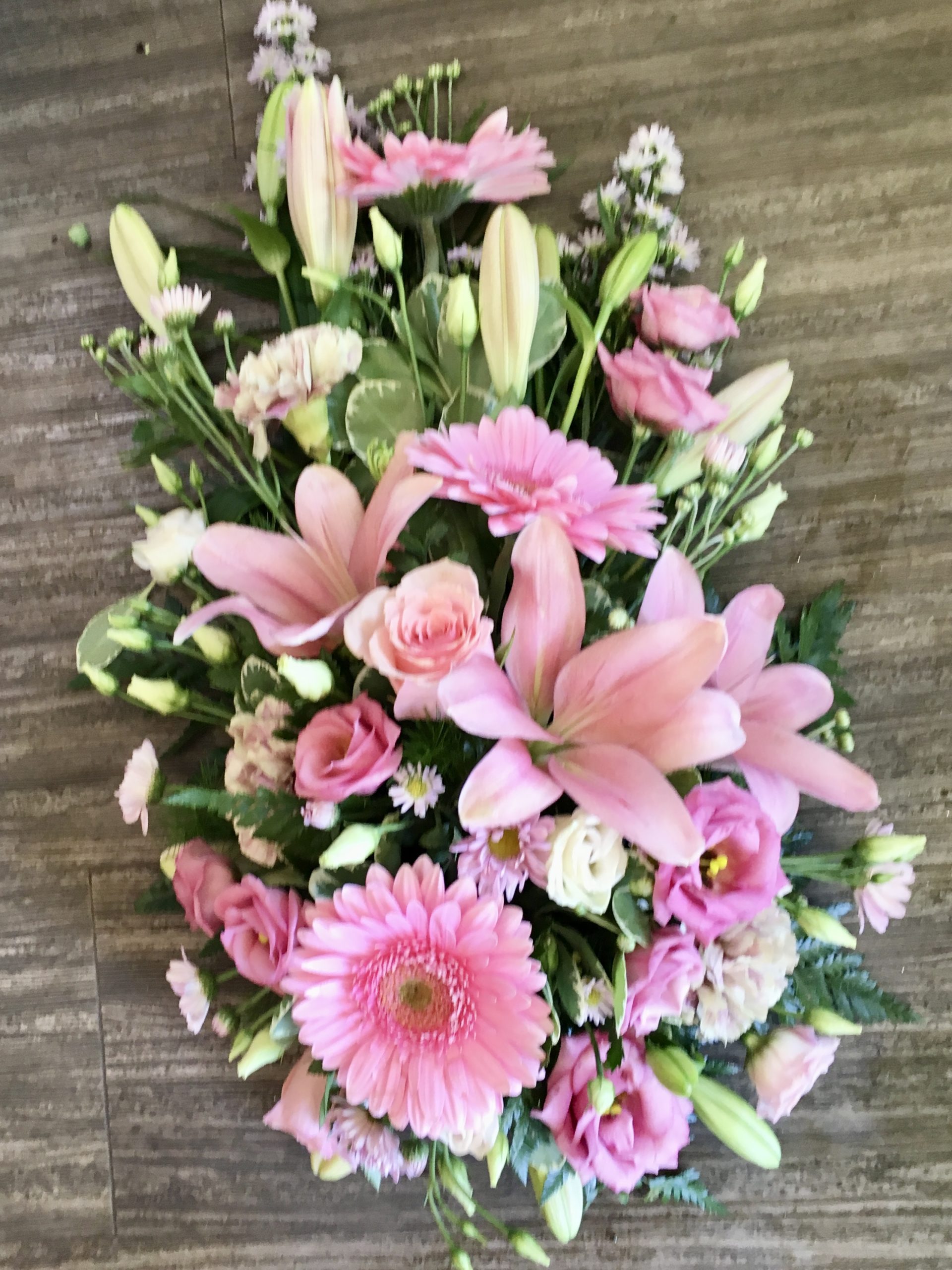 A warm and charming single ended spray in any colour of your choice.Same day delivery.Due to seasonal variations some items may be substituted to produce a display of equal quality and value.Professionally arranged by our expert florists with care.Delivered by hand by our own driver.Click & collect is also available